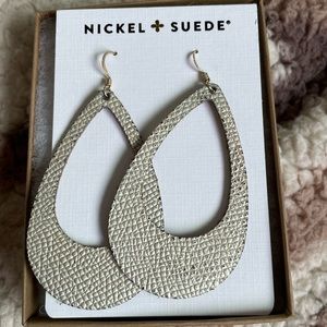 Medium heart of gold Nickel and Suede earrings